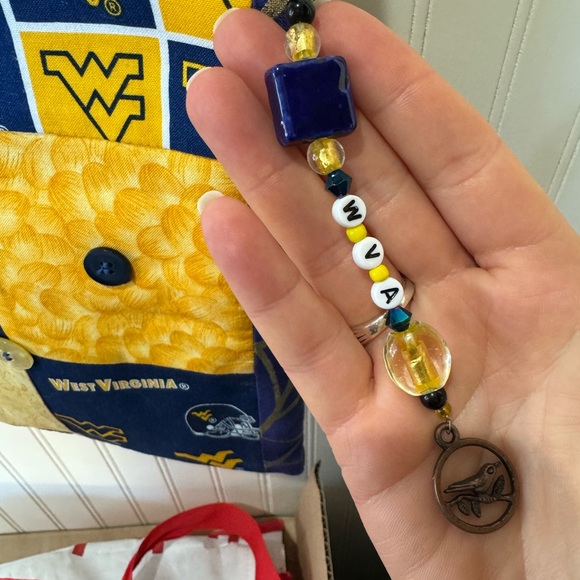 West Virginia WVU Handmade Purse - Picture 4 of 4